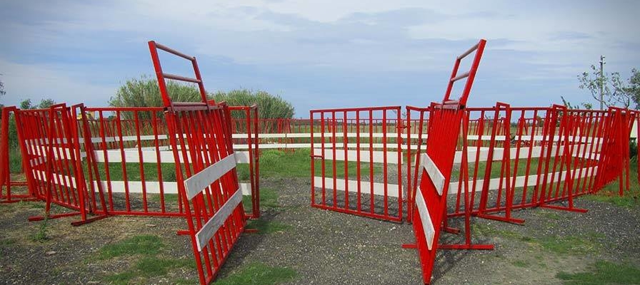 Prestations toro arènes portatives beaucairoises barrieres securite protection taureau arenes mobiles